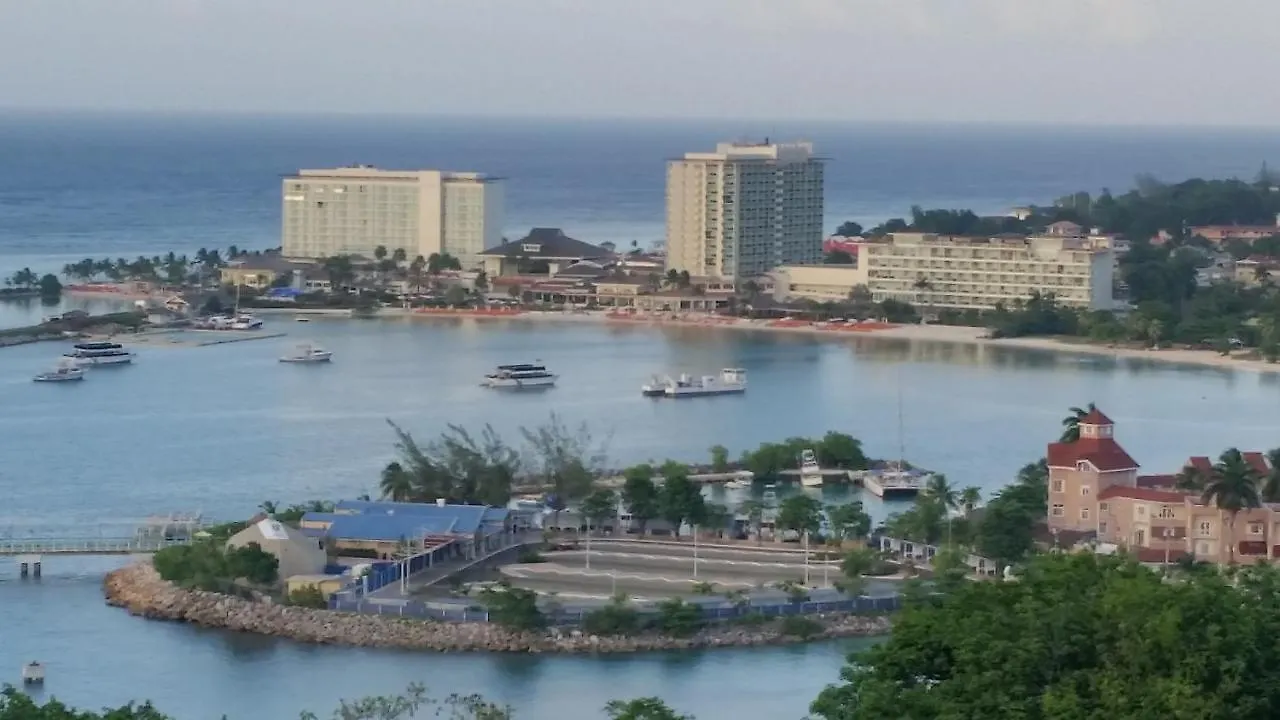 Sky Castles Apt H6 Ocho Rios Apartment